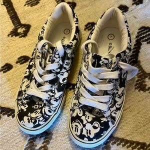 Disney womens Mickey Mouse Black and White Sneakers